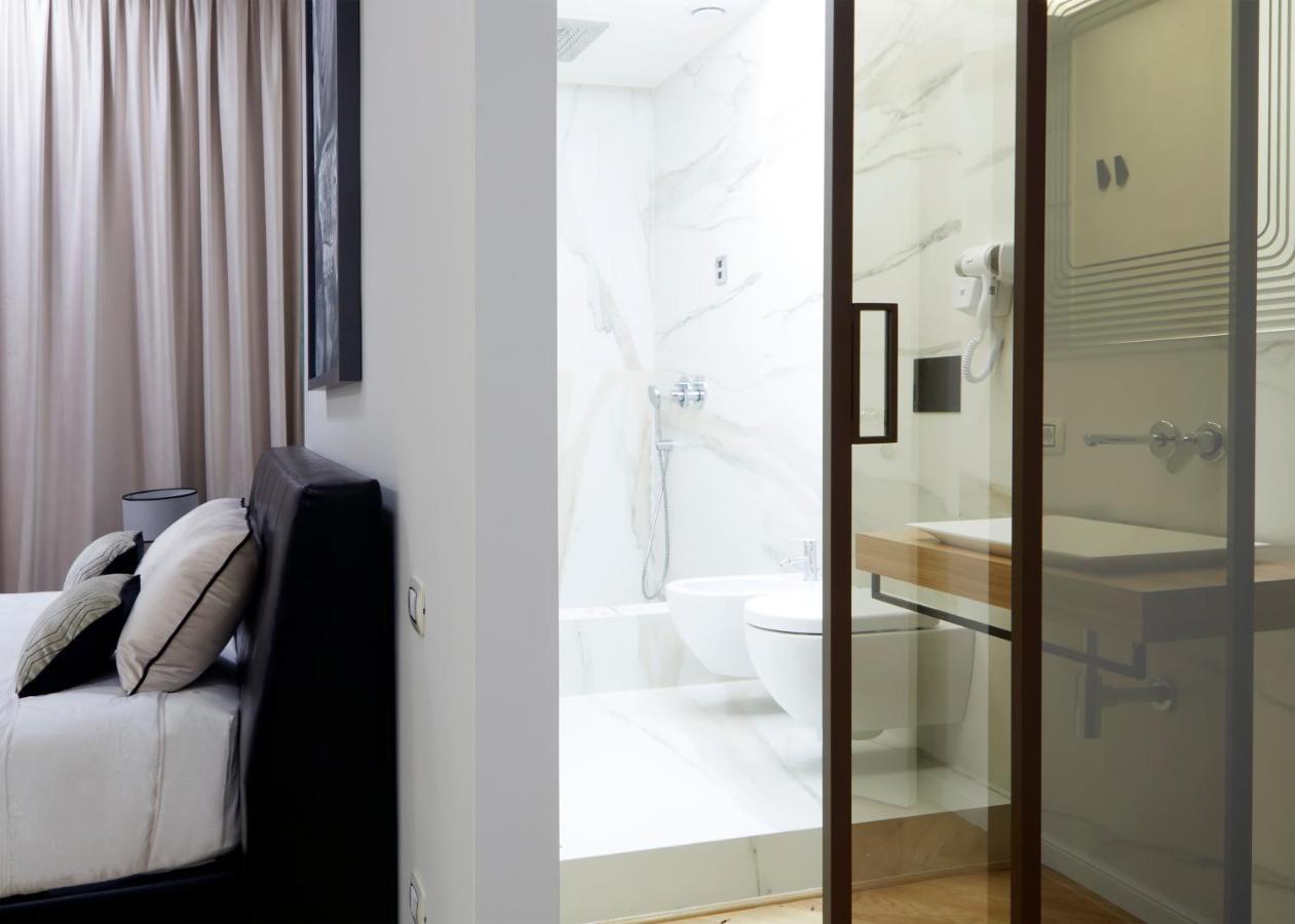 Casa Vittoria Napoli - Santa Lucia Bed & Breakfast ภายนอก รูปภาพ