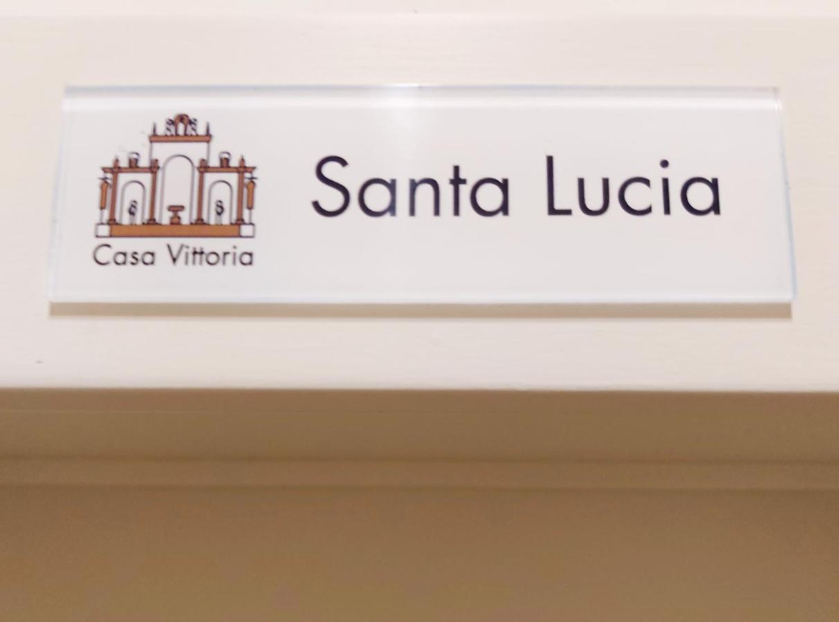 Casa Vittoria Napoli - Santa Lucia Bed & Breakfast ภายนอก รูปภาพ