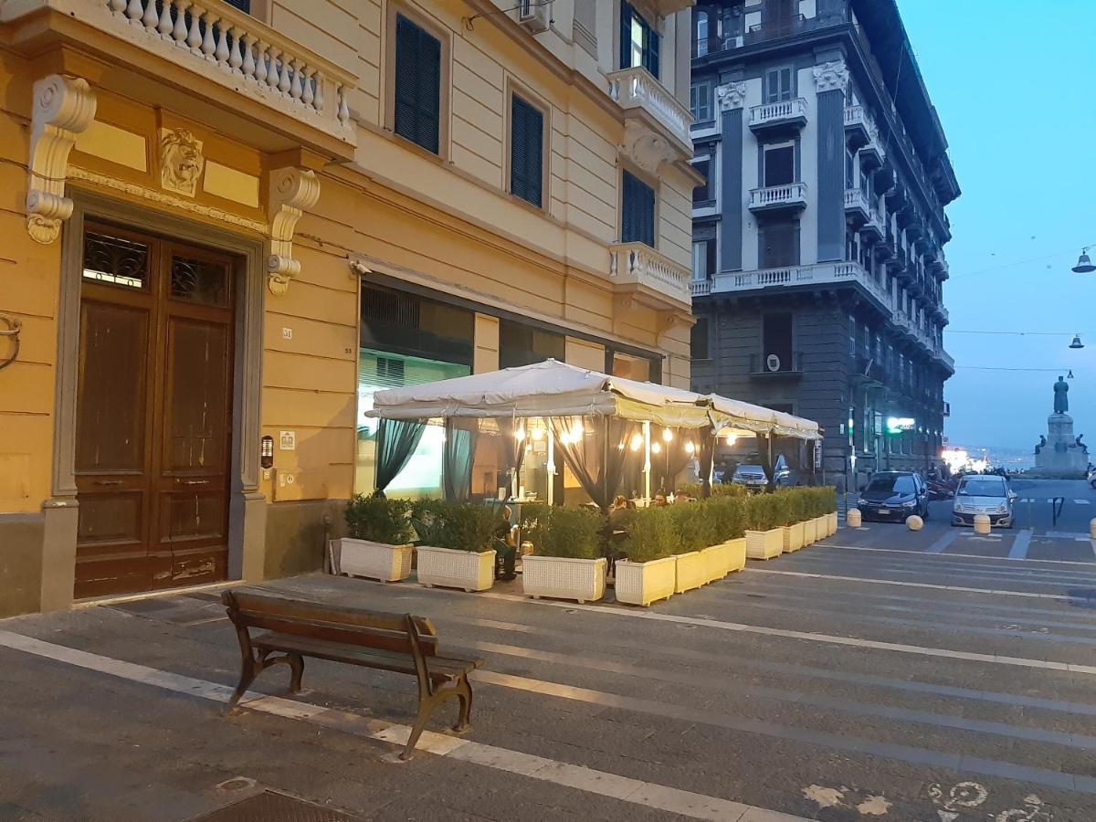 Casa Vittoria Napoli - Santa Lucia Bed & Breakfast ภายนอก รูปภาพ