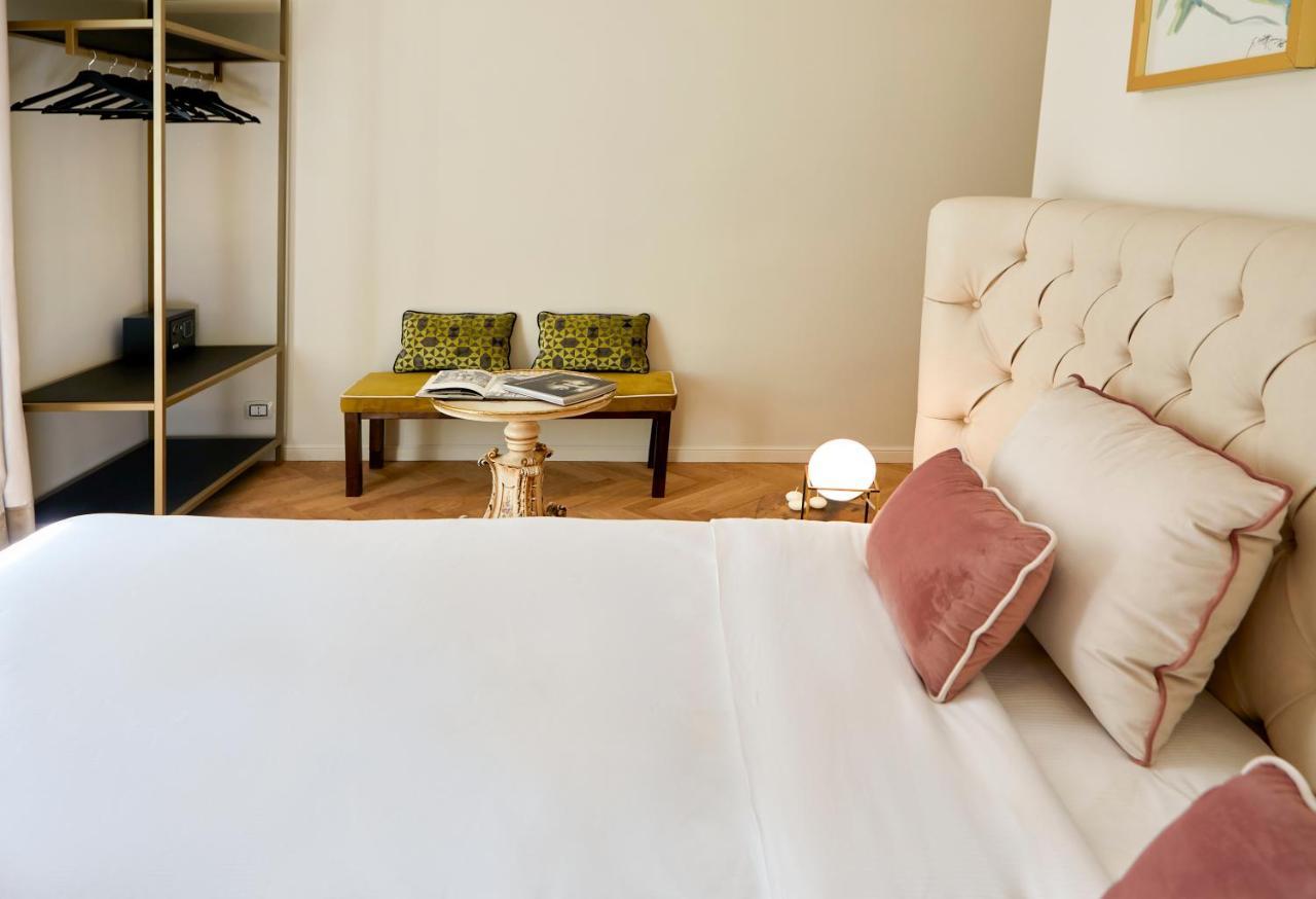 Casa Vittoria Napoli - Santa Lucia Bed & Breakfast ภายนอก รูปภาพ
