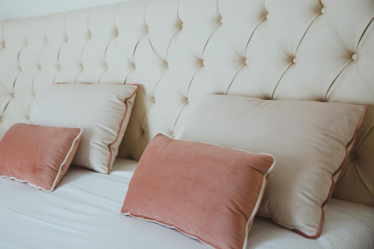 Casa Vittoria Napoli - Santa Lucia Bed & Breakfast ภายนอก รูปภาพ