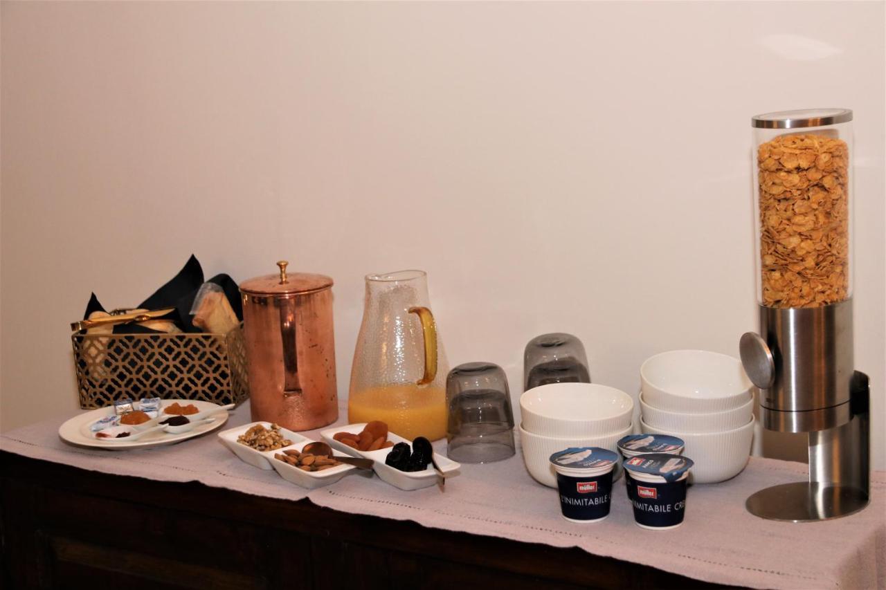 Casa Vittoria Napoli - Santa Lucia Bed & Breakfast ภายนอก รูปภาพ