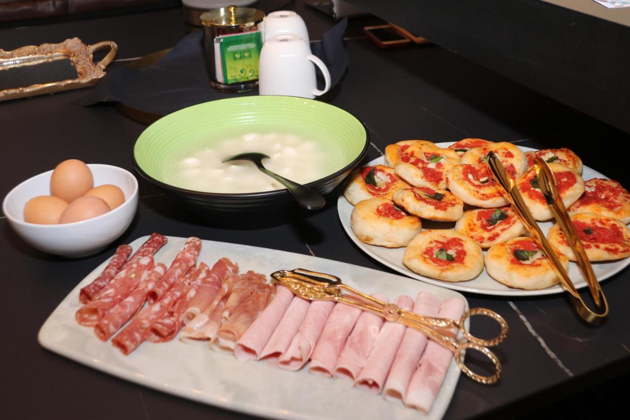 Casa Vittoria Napoli - Santa Lucia Bed & Breakfast ภายนอก รูปภาพ