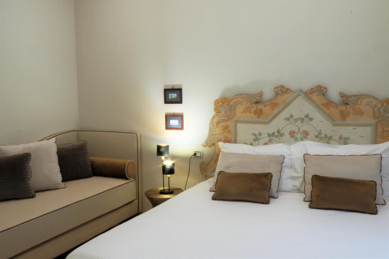 Casa Vittoria Napoli - Santa Lucia Bed & Breakfast ภายนอก รูปภาพ
